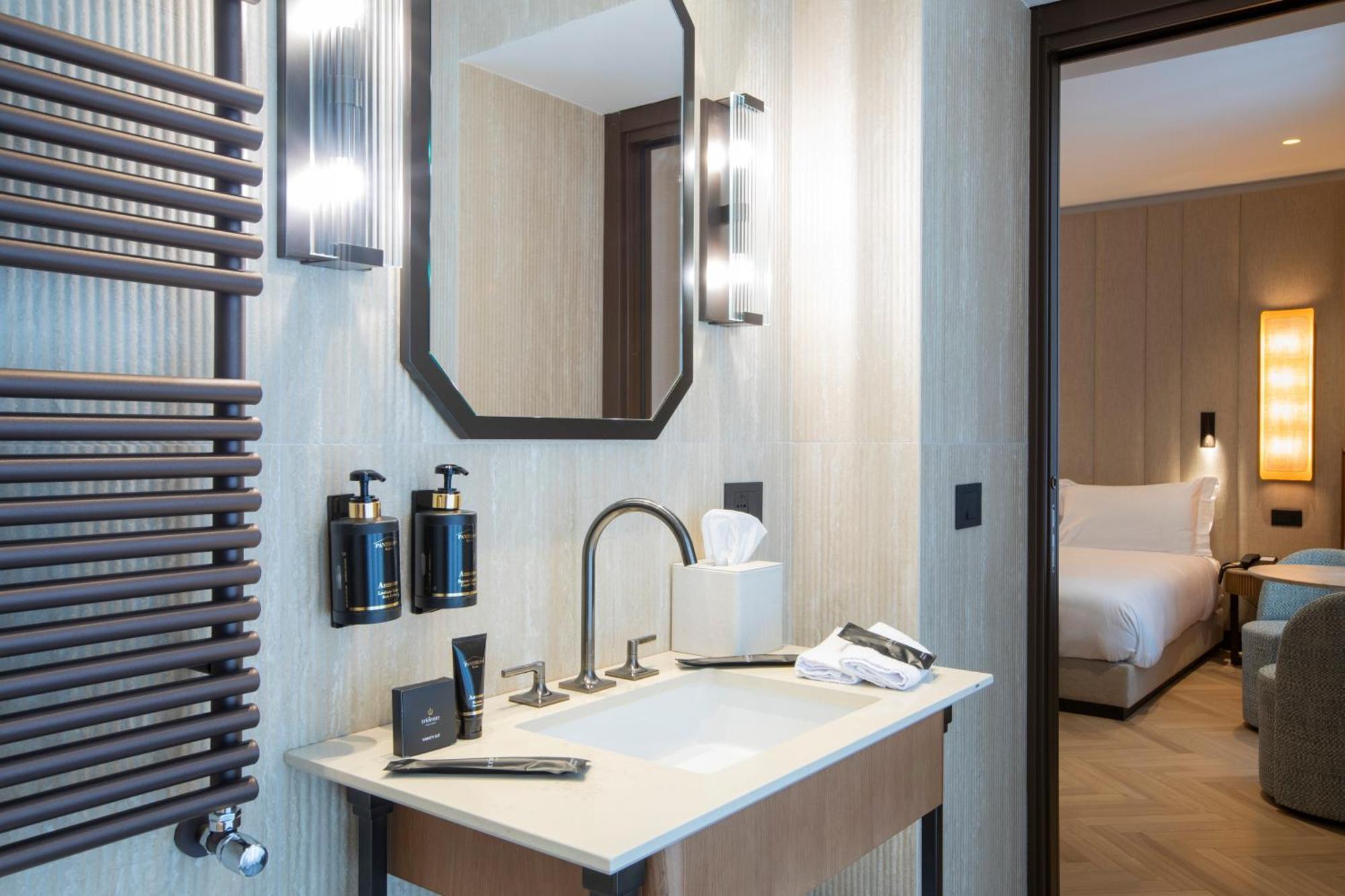 Circle6 Hotel